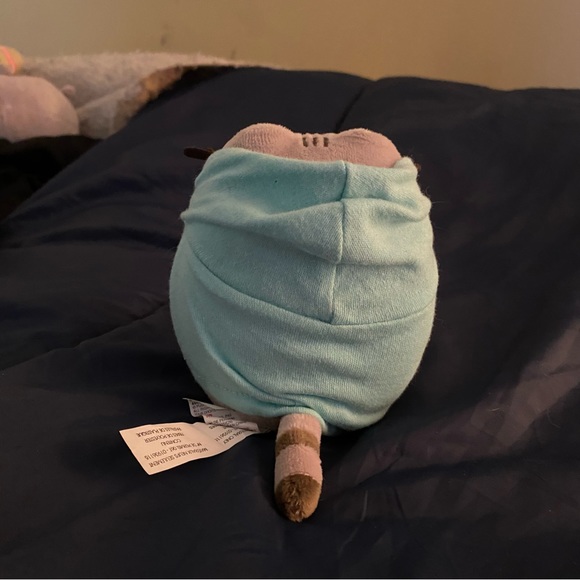 Pusheen wearing a hoodie plush - Picture 2 of 4